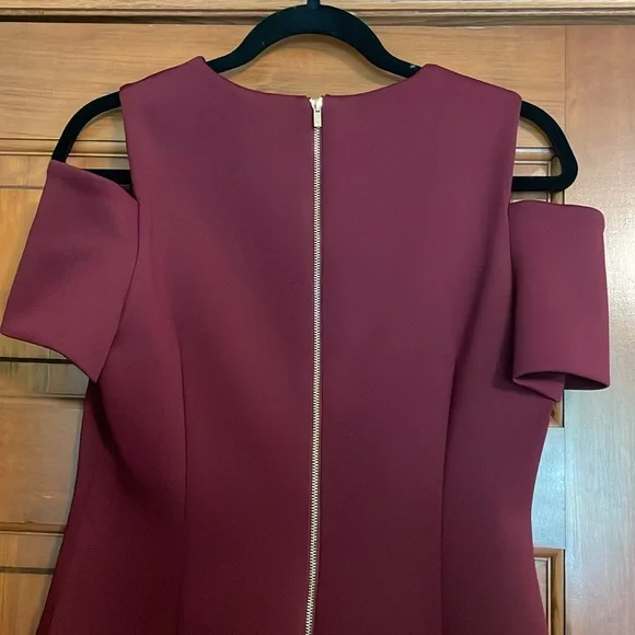 CALVIN KLEIN maroon knee-length cold shoulder dress - Picture 5 of 6